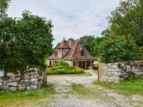 Cozy Holiday Home With Garden in Padirac France